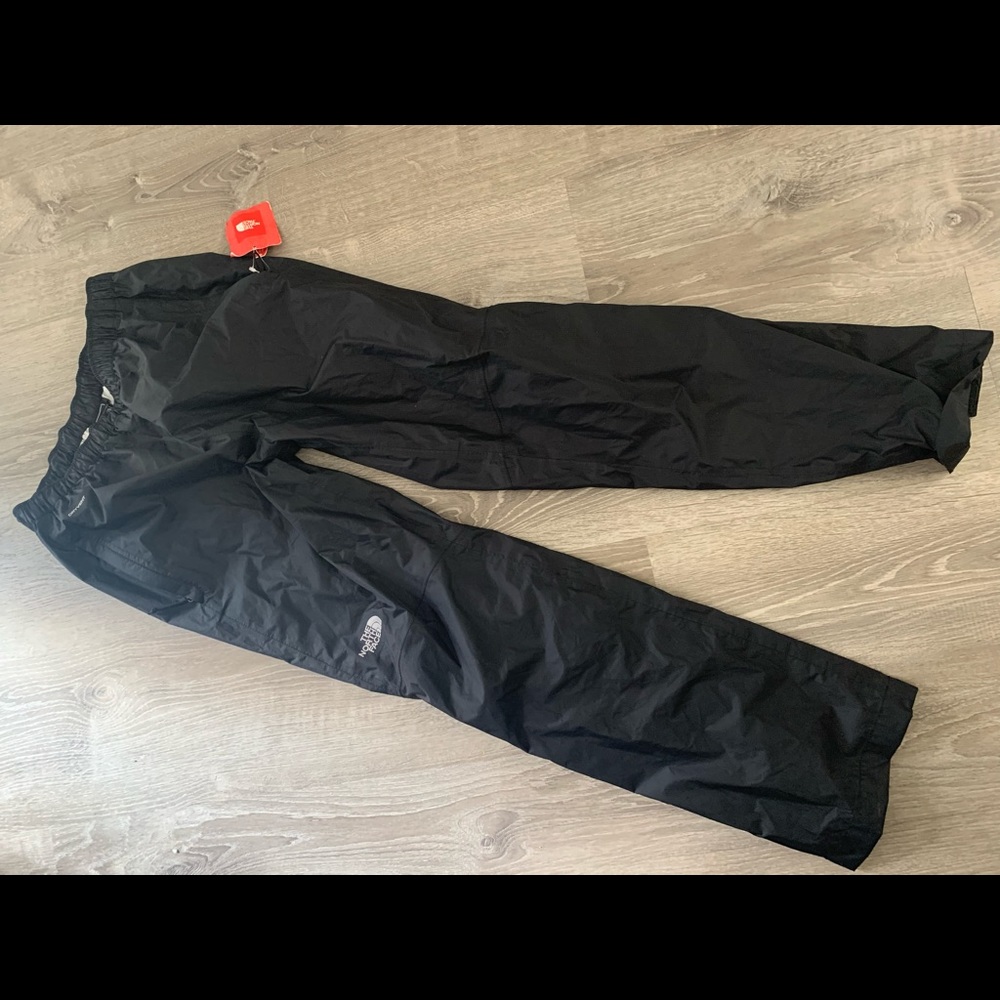 Outdoor woman waterfront pant